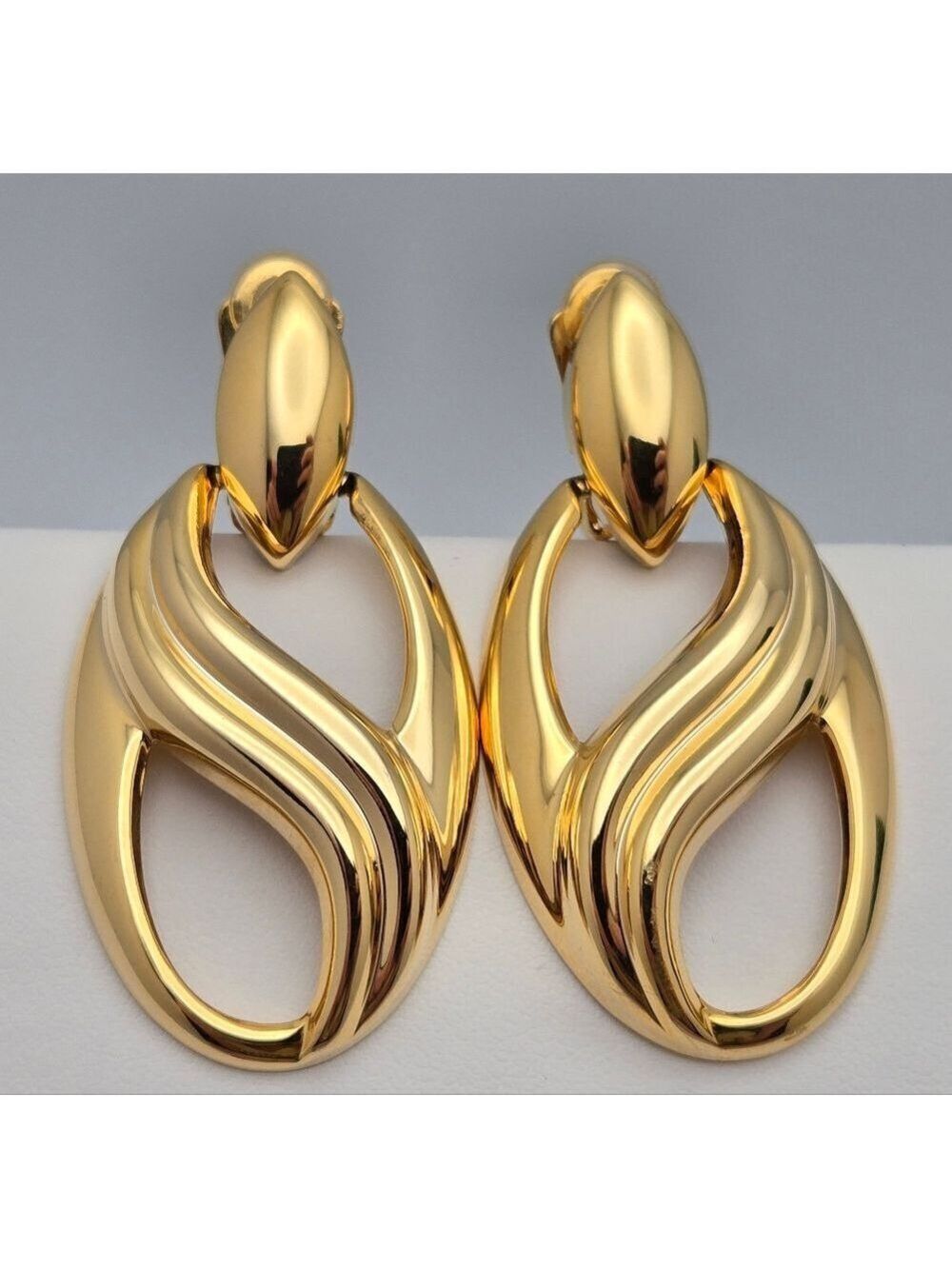 Vintage1980s Modernist Gold Tone Doorknocker Clip On Earrings